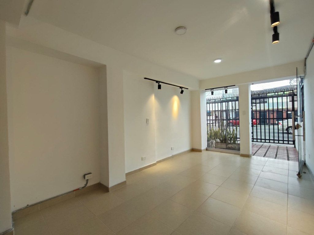 Local En Arriendo - Champagñat, Cali