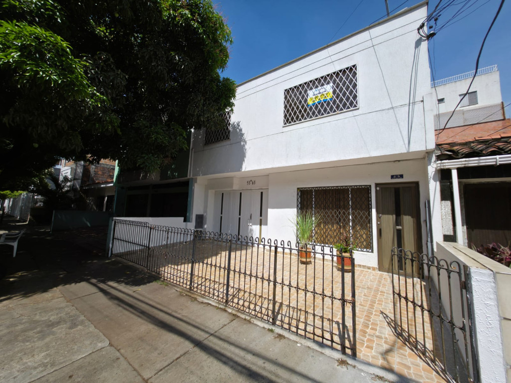 Apartamento En Arriendo - Urbanización La Flora, Cali