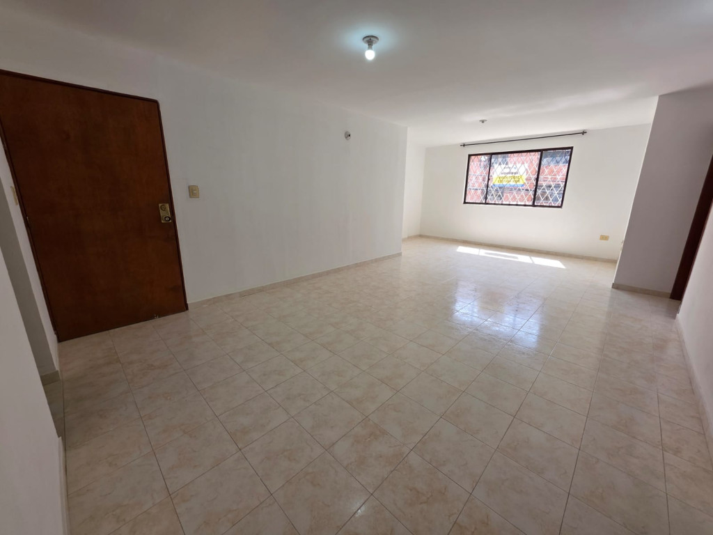 Apartamento En Arriendo - Urbanización La Flora, Cali