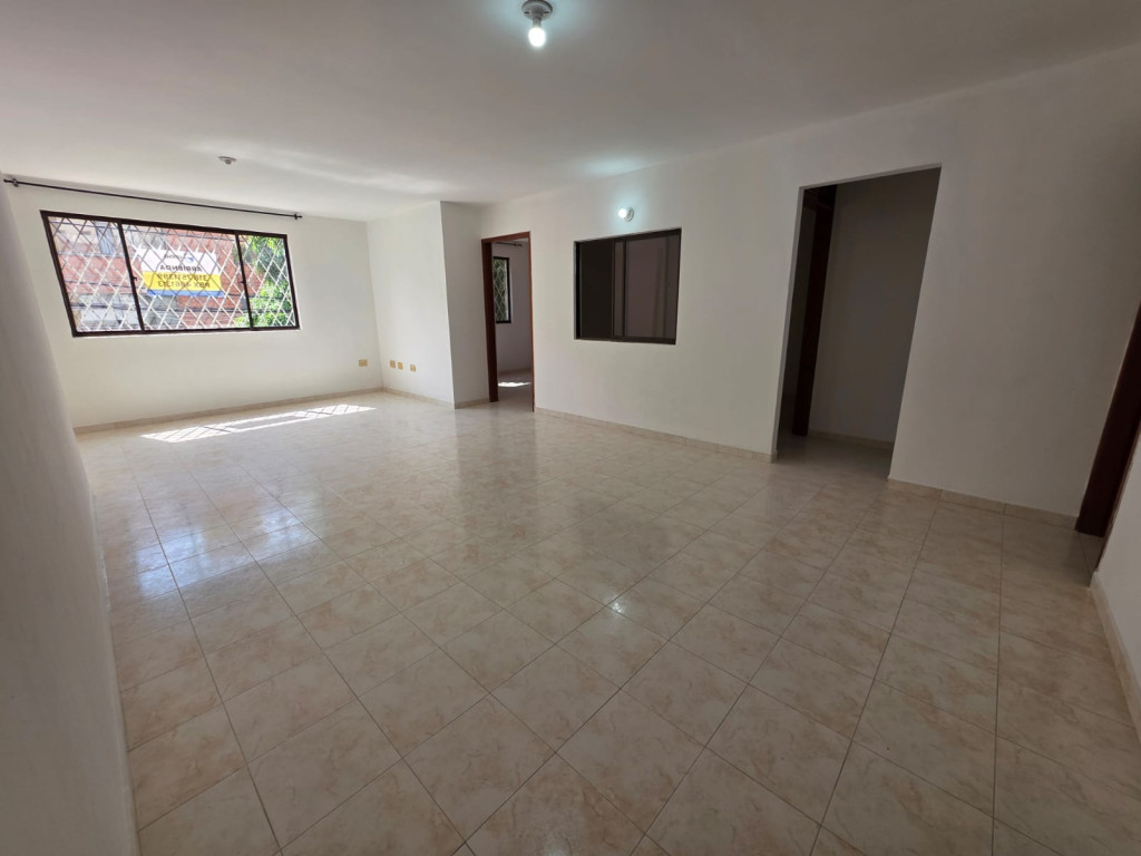 Apartamento En Arriendo - Urbanización La Flora, Cali