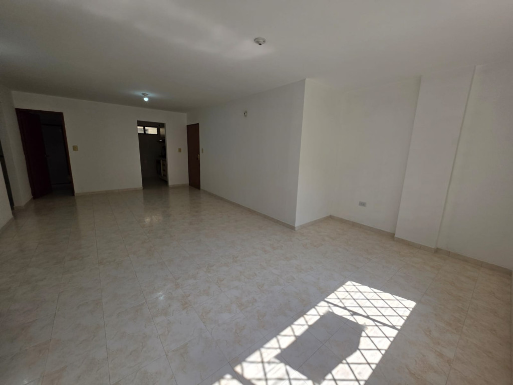 Apartamento En Arriendo - Urbanización La Flora, Cali