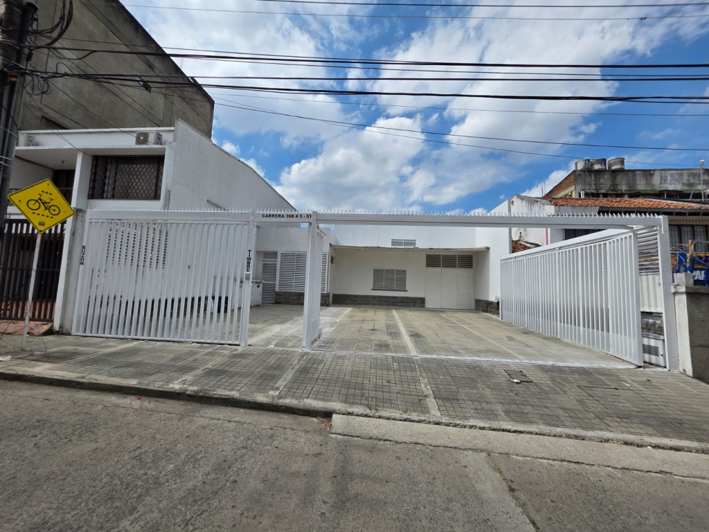 Comercial (Casa Para Comercio) En Arriendo - San Fernando, Cali