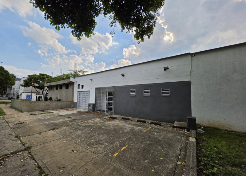 Comercial (Casa Para Comercio) En Venta - Urbanización La Flora, Cali