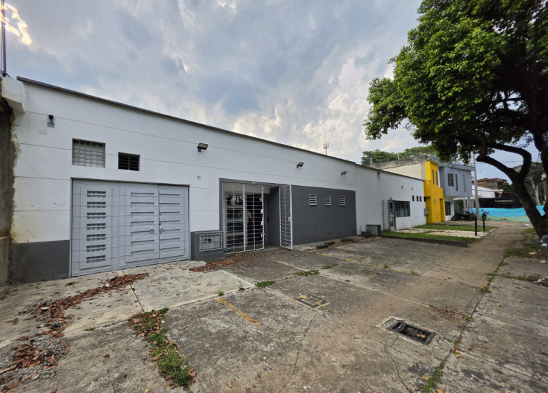 Comercial (Casa Para Comercio) En Venta - Urbanización La Flora, Cali