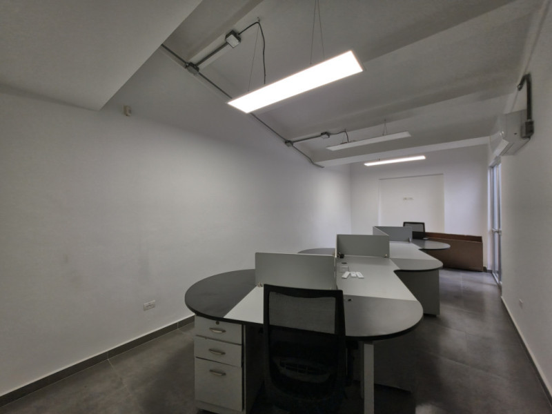 Comercial (Casa Para Comercio) En Venta - Urbanización La Flora, Cali
