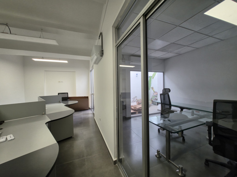 Comercial (Casa Para Comercio) En Venta - Urbanización La Flora, Cali