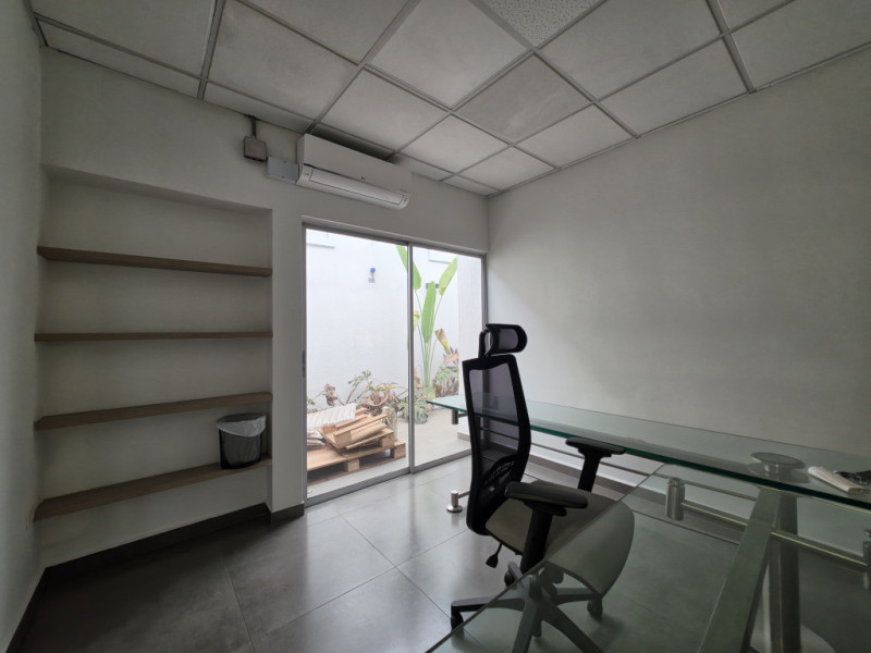Comercial (Casa Para Comercio) En Venta - Urbanización La Flora, Cali