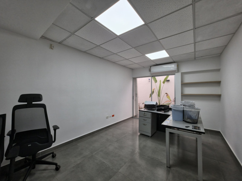 Comercial (Casa Para Comercio) En Venta - Urbanización La Flora, Cali