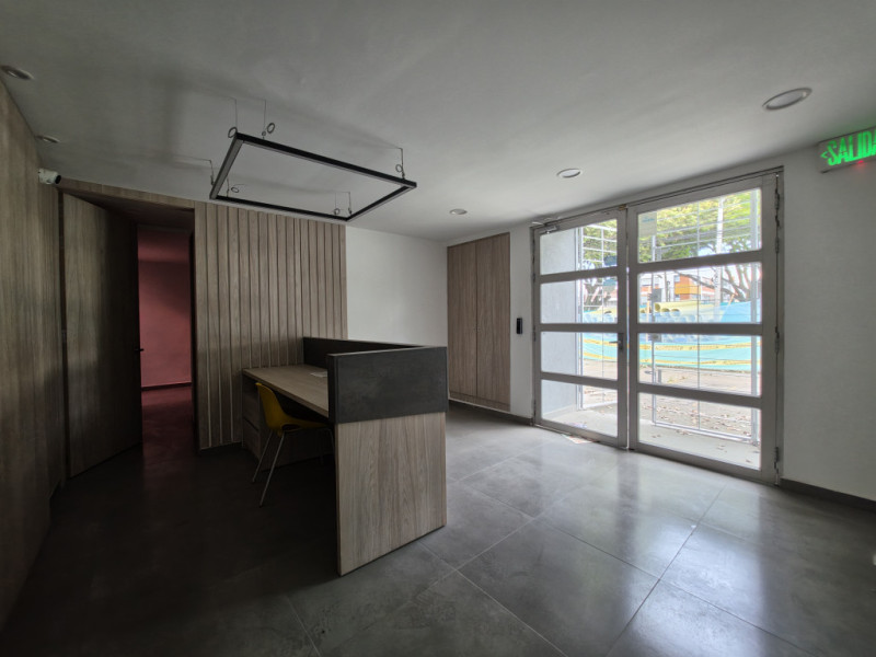 Comercial (Casa Para Comercio) En Venta - Urbanización La Flora, Cali