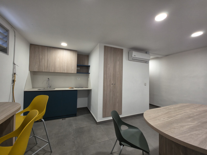 Comercial (Casa Para Comercio) En Venta - Urbanización La Flora, Cali