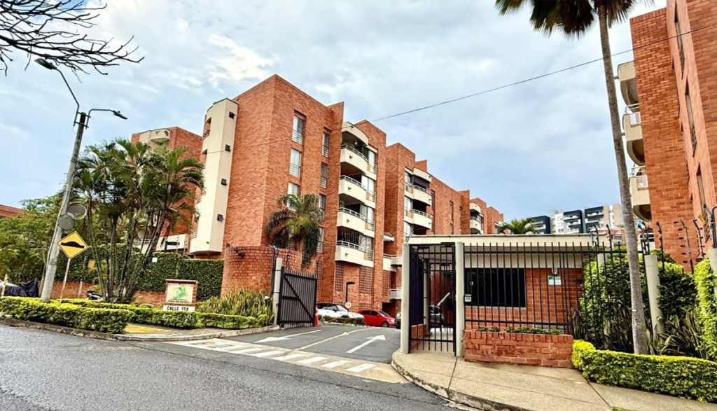 Apartamento En Venta - Altos Del Jockey, Cali