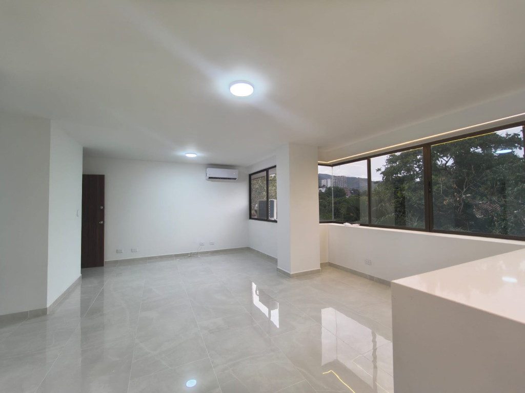 Apartamento En Arriendo - Urbanización La Flora, Cali