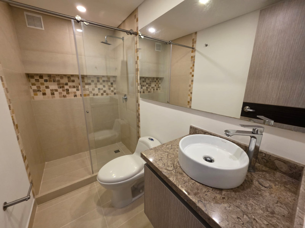Apartamento En Arriendo - Urbanización La Flora, Cali