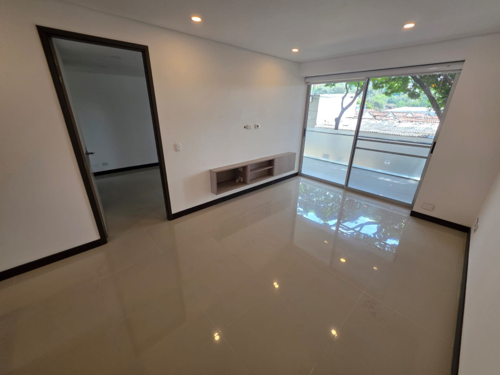 Apartamento En Arriendo - Urbanización La Flora, Cali