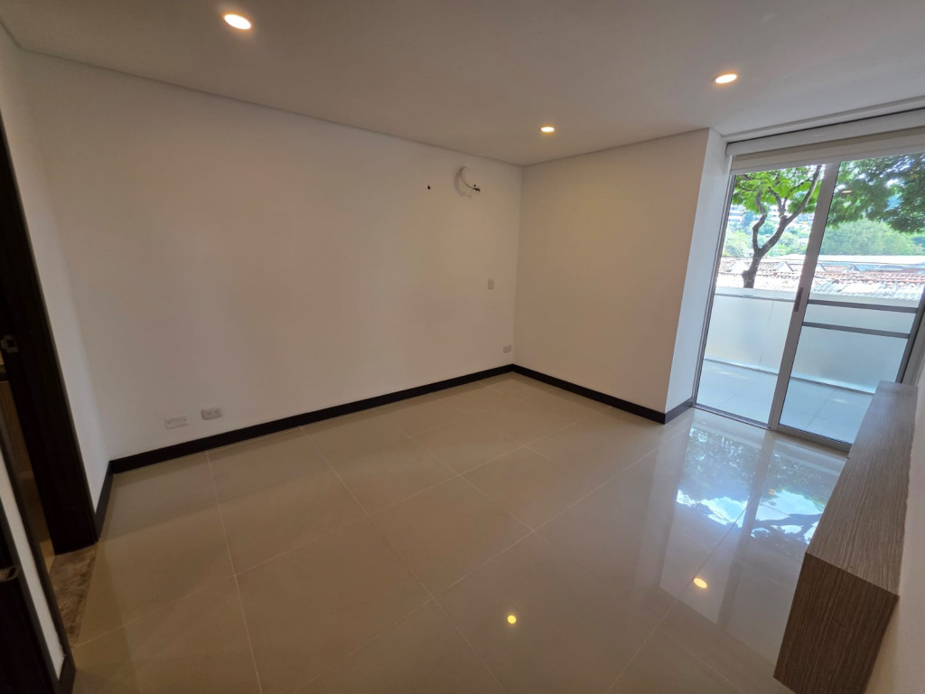 Apartamento En Arriendo - Urbanización La Flora, Cali