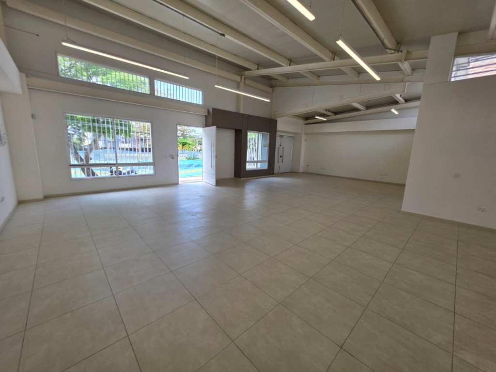 COMERCIAL (CASA PARA COMERCIO) en ARRIENDO - Urbanización La Flora, Cali