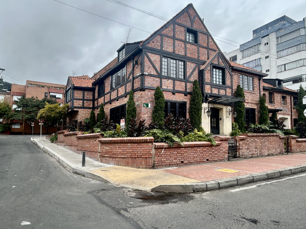 Casa en Granada-Chapinero • Bogotá