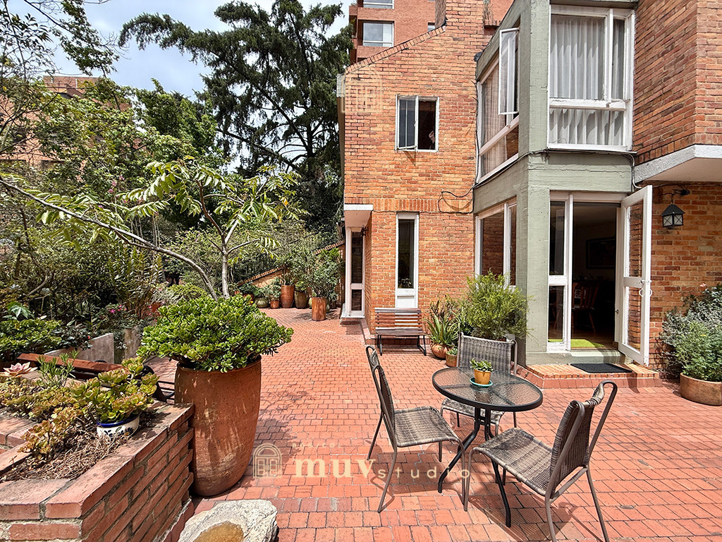 Apartamento en Los Rosales • Bogotá