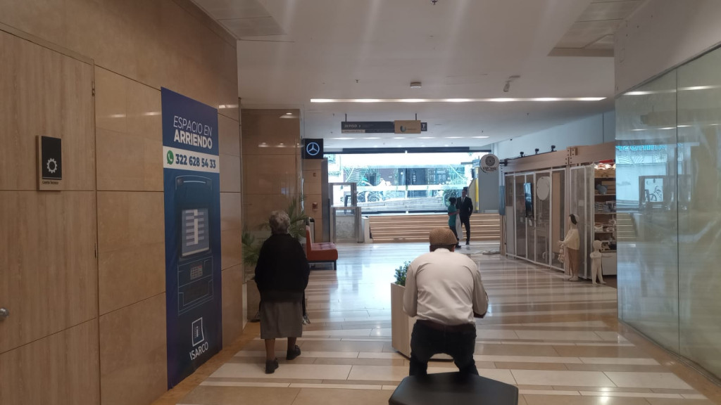 Centro Comercial Usaquén Plaza 8