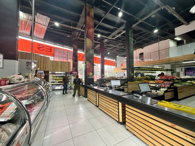 Local En Arriendo - Pontevedra, Bogotá