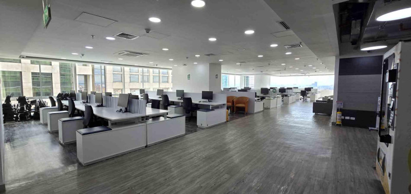 Oficina En Arriendo - Santa Barbara, Bogotá