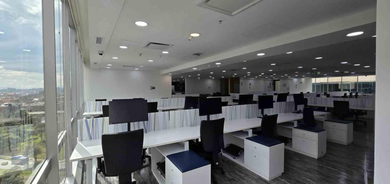 Oficina En Arriendo - Santa Barbara, Bogotá