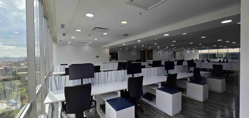 Oficina En Arriendo - Santa Barbara, Bogotá