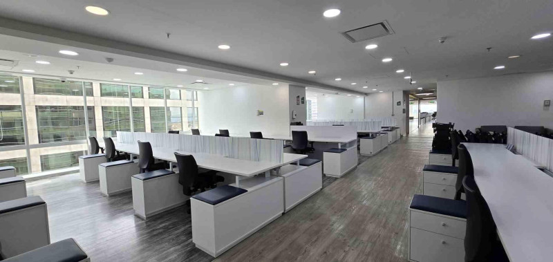 Oficina En Arriendo - Santa Barbara, Bogotá