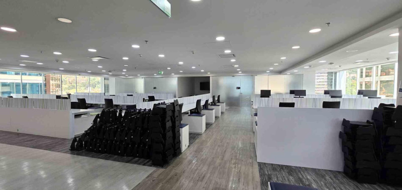 Oficina En Arriendo - Santa Barbara, Bogotá