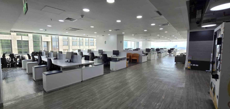 Oficina En Arriendo - Santa Barbara, Bogotá