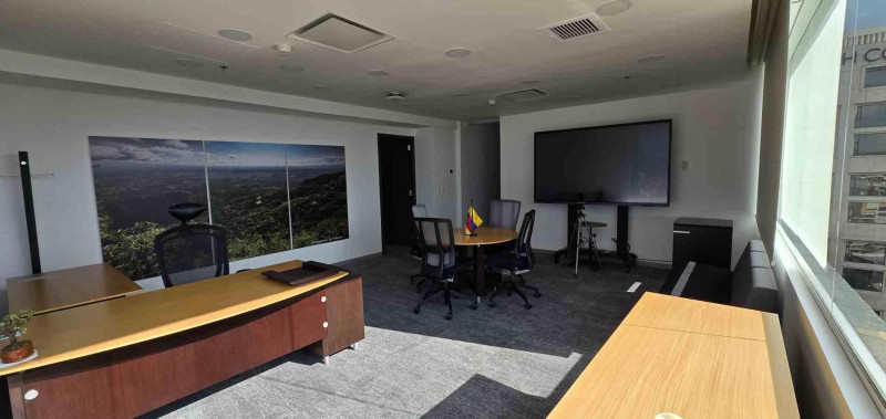 Oficina En Arriendo - Santa Barbara, Bogotá