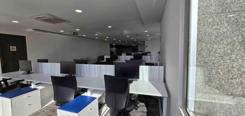 Oficina En Arriendo - Santa Barbara, Bogotá