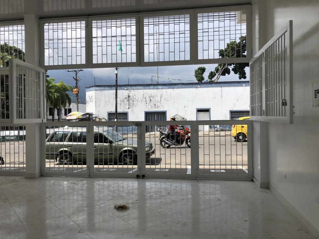 Local En Arriendo - Local 21 Con 3, Ibagué