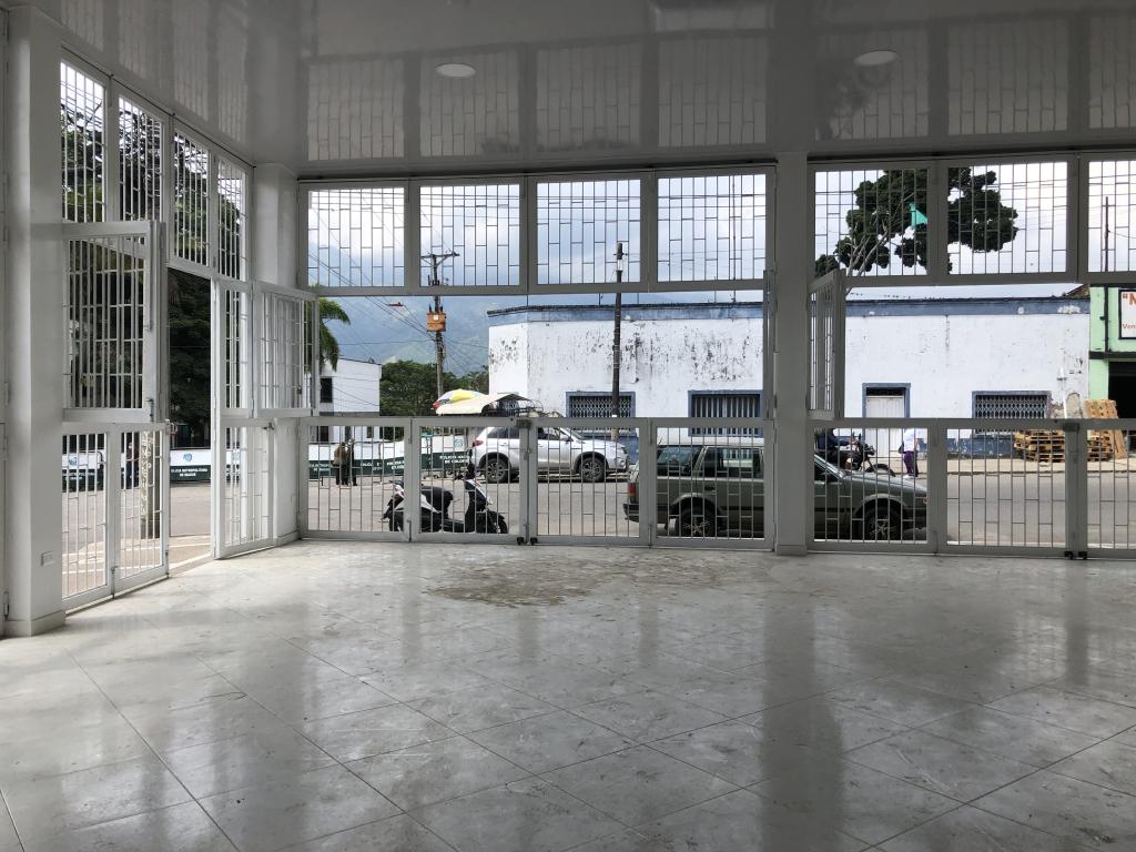 Local En Arriendo - Local 21 Con 3, Ibagué