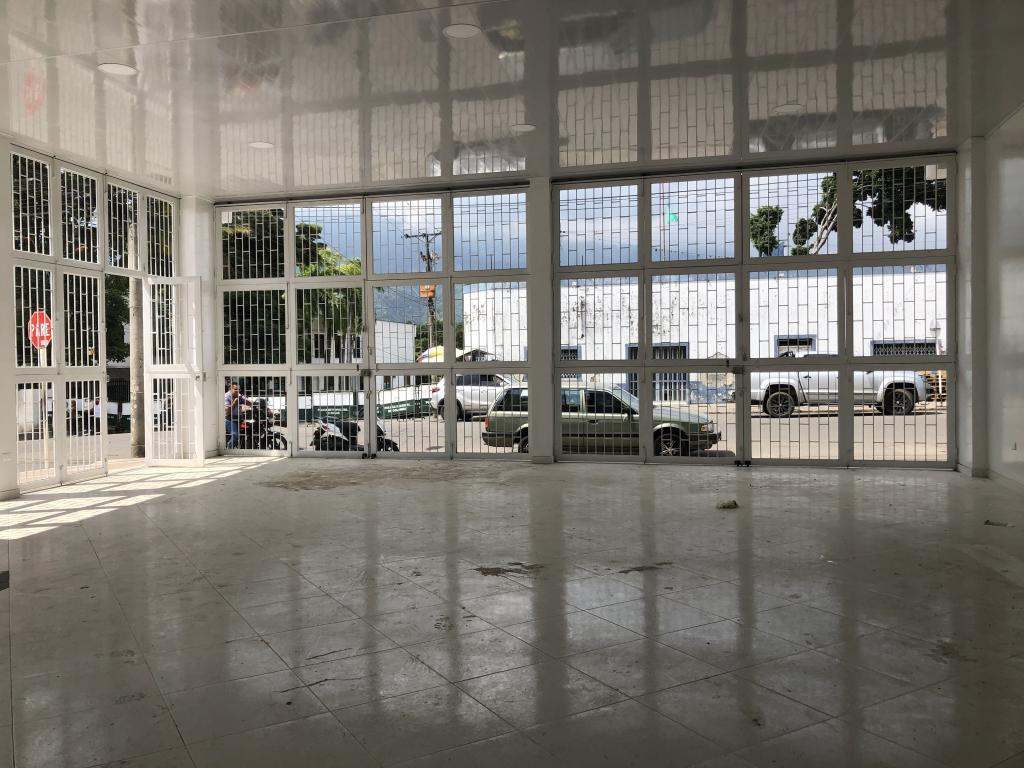 Local En Arriendo - Local 21 Con 3, Ibagué