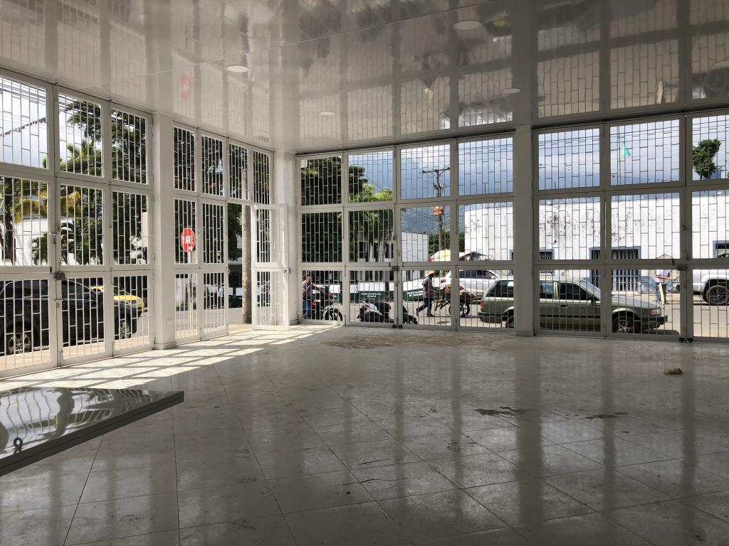 Local En Arriendo - Local 21 Con 3, Ibagué