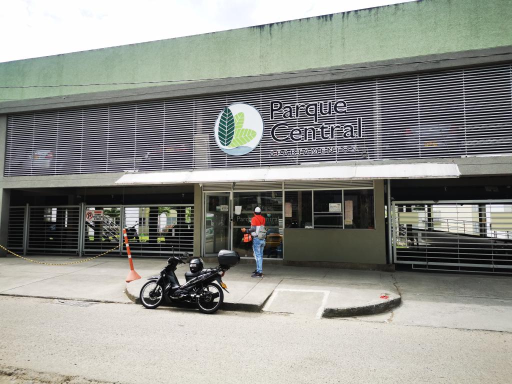Local En Venta - C.r Parque Central Piso 1, Ibagué