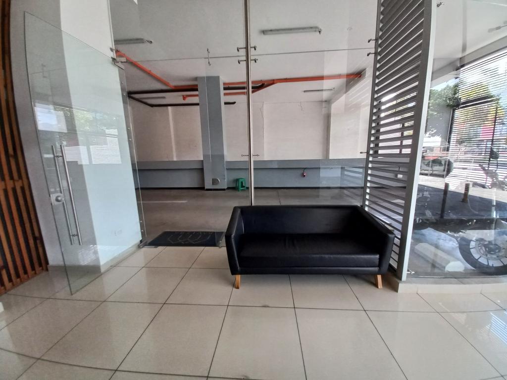 APARTAMENTO en ARRIENDO en EDIFICIO BAVIERA PISO 8 — 4