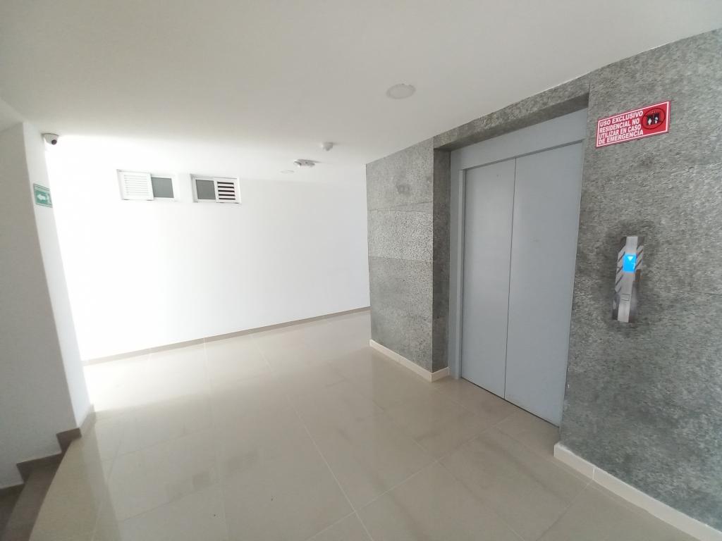 APARTAMENTO en ARRIENDO en EDIFICIO BAVIERA PISO 8 — 5