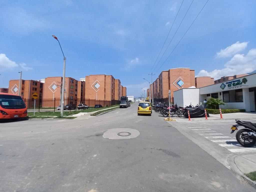 APARTAMENTO en ARRIENDO en CUIDAD TORREON EL ROBLE PISO 4 SIN ASCENSOR — 3