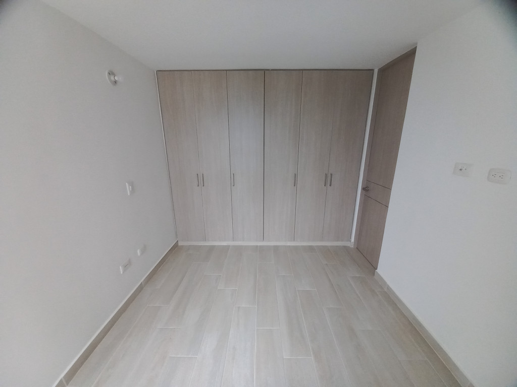 Apartamento En Venta - C.r Bosque Reservado Piso 9, Ibagué