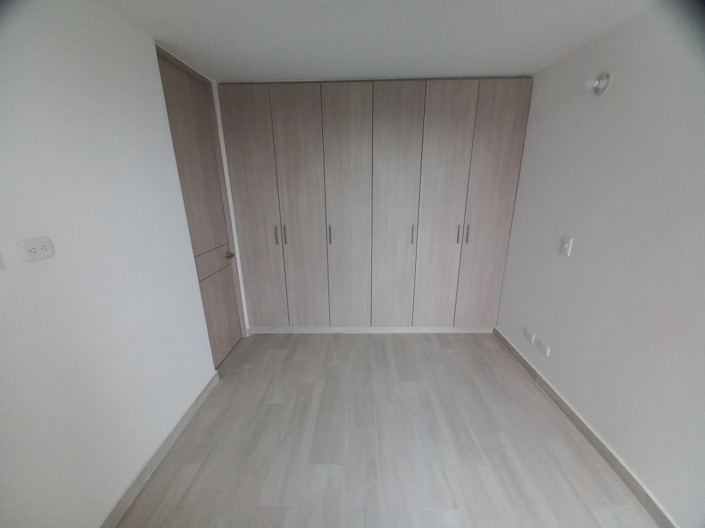 Apartamento En Venta - C.r Bosque Reservado Piso 10, Ibagué