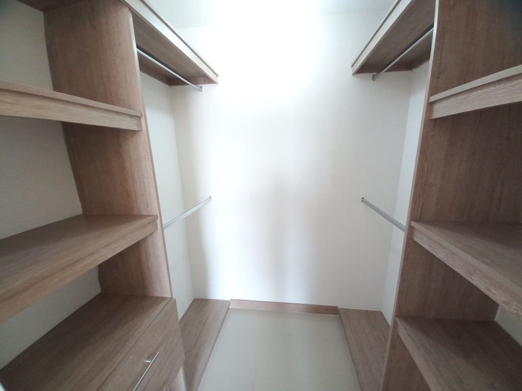 Apartamento En Venta - C.r Malaca Piso 7, Ibagué