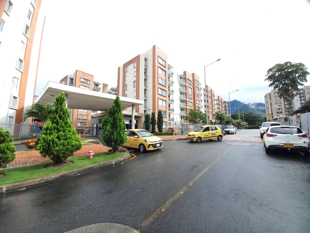 Apartamento En Venta - C.r Malaca Piso 7, Ibagué