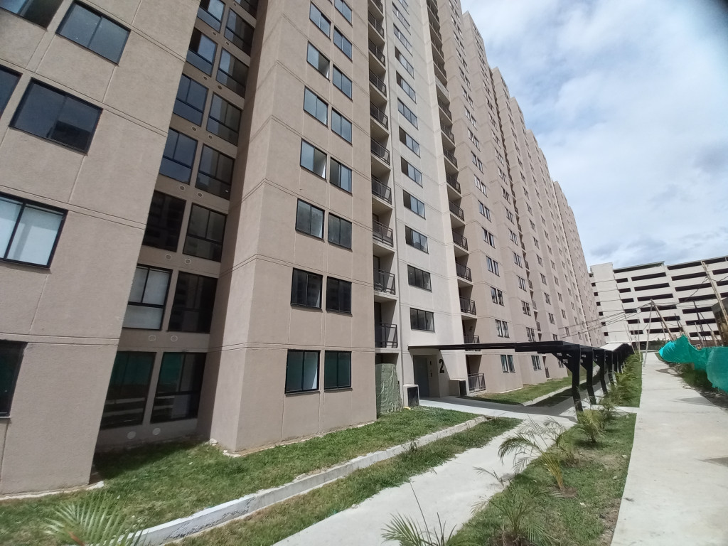 APARTAMENTO en ARRIENDO en CONJUNTO RESIDENCIAL FORTEZZA IV PISO 17 — 5
