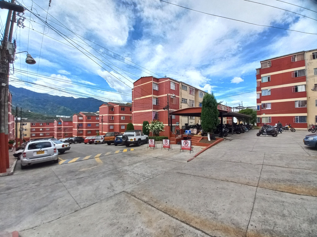 Apartamento En Venta - C.r Caracoli Piso 4 Sin Ascensor, Ibagué