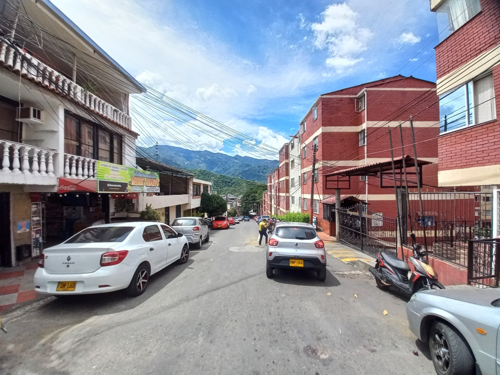 Apartamento En Venta - C.r Caracoli Piso 4 Sin Ascensor, Ibagué