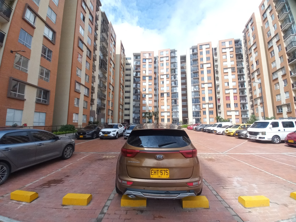 Apartamento En Arriendo - C. R  Valle Lindo Piso 4, Ibagué