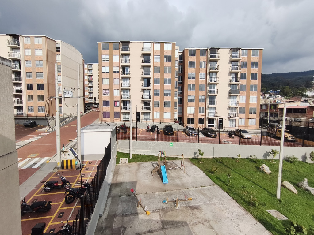 Apartamento En Venta - (Cedritos) Urbanizacion Bosques De Cereo Piso 6, Fusagasugá