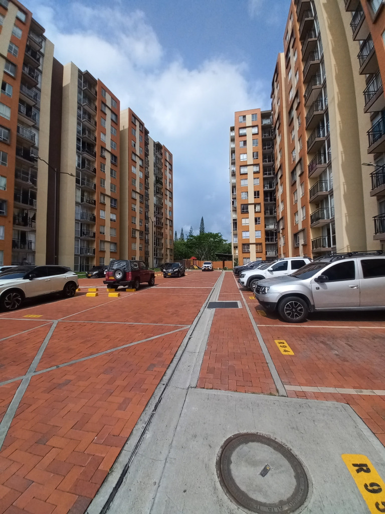 Apartamento En Arriendo - C. R  Valle Lindo Piso 11, Ibagué